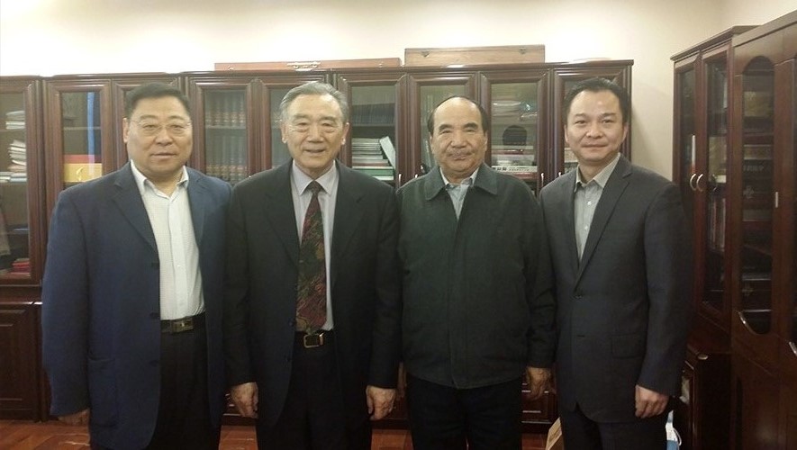 会领导向十一届全国政协副主席：阿不来提•阿不都热西提汇报工作