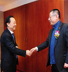 理事长刘红路与全国政协常委、经济委员会副主任、工业与信息化部原部长李毅中合影